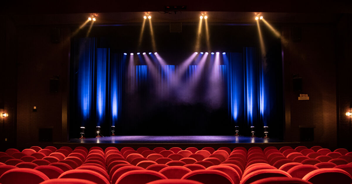 Het podium van <a href="/SpeeldoosBaarn/">Theater de Speeldoos</a> is dinsdagavond de locatie van het Baarnse Verkiezingsdebat! De partijen die deelnemen aan de gemeenteraadsverkiezing discussiëren vanaf 20.00 uur over actuele onderwerpen in Baarn. U kunt er bij zijn! Meer info: bit.ly/3KdeXJD. #baarnkiest
