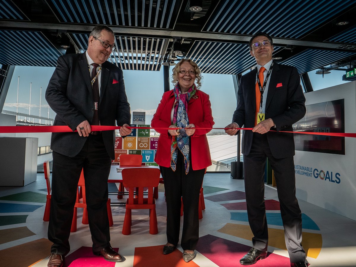 GeneveAeroport's tweet photo. Le premier magasin "éco-responsable" vient d'ouvrir dans la nouvelle Aile Est 🥳
---
The first "eco-responsible" store has just opened in the new East Wing 🥳
+ infos https://t.co/Ev9goYH1i7 https://t.co/IvKmnsgjoh