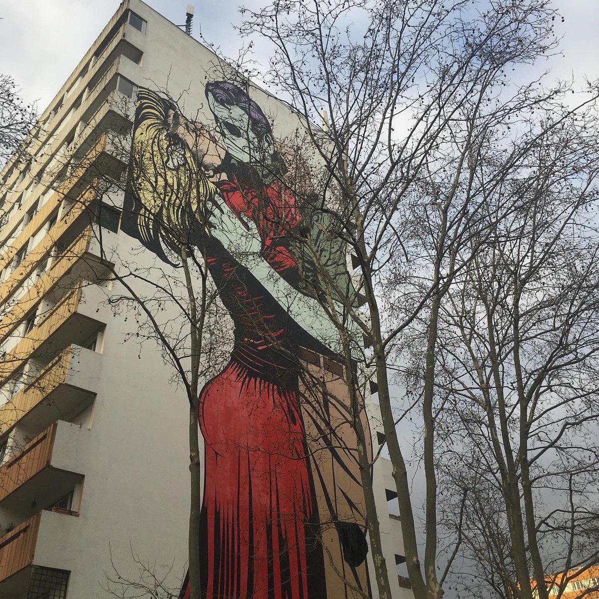 juliannanelson's tweet photo. Street art covering the 13th arrondissement with monumental murals @abundantart #streetarttrail #openairmuseum #urbanworks #streetart https://t.co/6mxvj68kpG