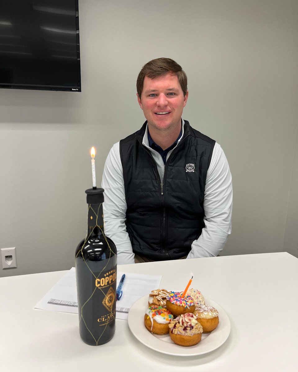 Happy Birthday to our fearless co-leader and our very own elf on the shelf Robbie Dorger! Wishing you all the best this year! 🥳🍩🍷

#happybirthday #CincyRealtors #GreaterCincinnati