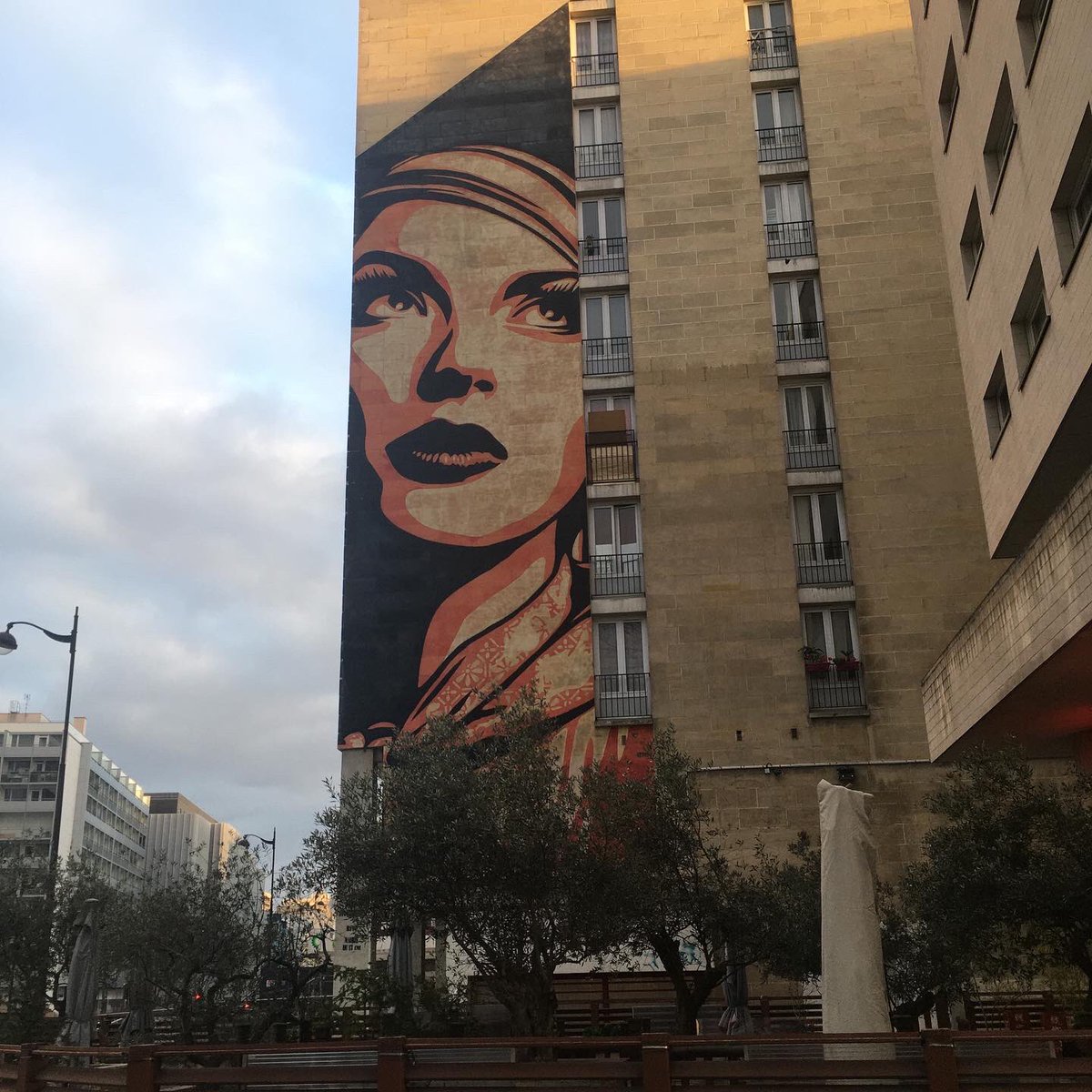juliannanelson's tweet photo. Street art covering the 13th arrondissement with monumental murals @abundantart
#streetarttrail #openairmuseum #urbanworks #streetart https://t.co/5BBEJ7lvOT