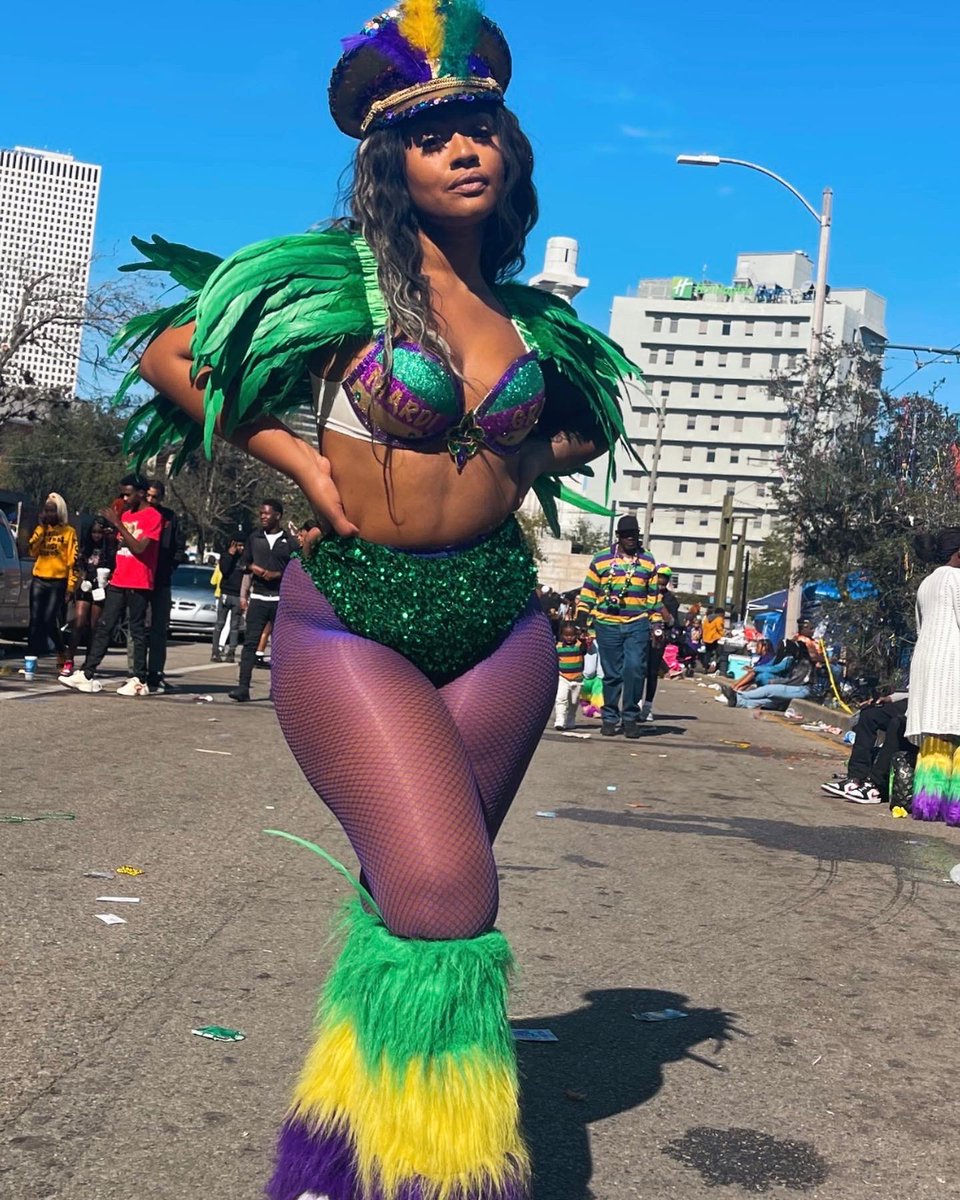 ToriaSecret_'s tweet photo. MARDI GRAS 22 WAS A BLAST💚💜💛 

Outfits made by @_littlemissKeri 🎉 https://t.co/kp2BXiiFD5