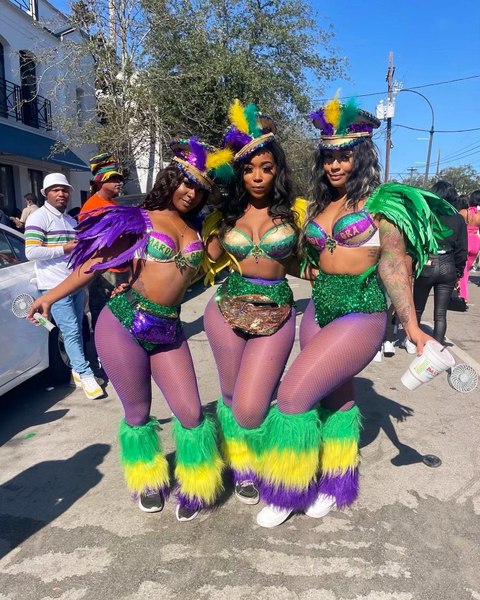 ToriaSecret_'s tweet photo. MARDI GRAS 22 WAS A BLAST💚💜💛 

Outfits made by @_littlemissKeri 🎉 https://t.co/kp2BXiiFD5
