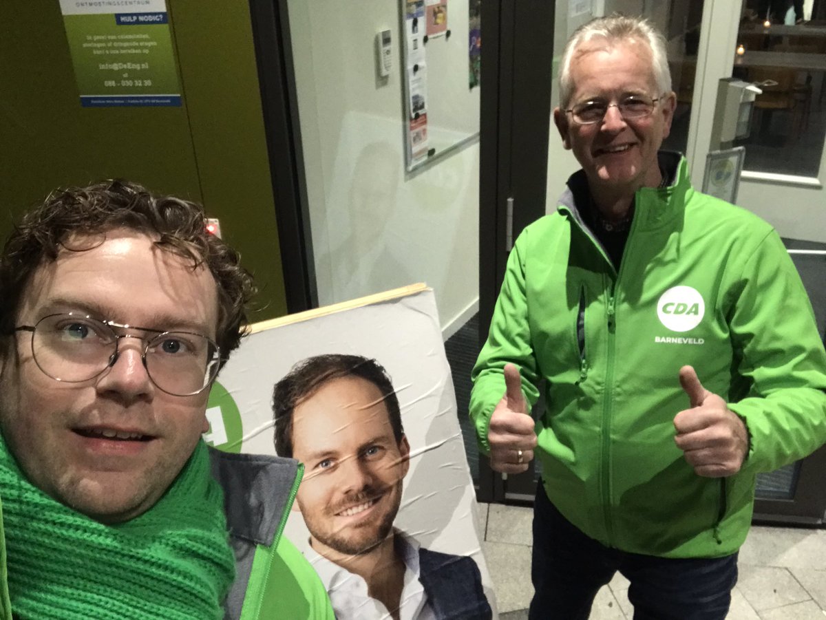 Eerste debat gaat zo van start #Voorthuizen #DeEng. Mooie opkomst en veel CDA’ers. We wensen onze lijsttrekker <a href="/DGdeVries/">Daan de Vries</a>  veel succes 💪
