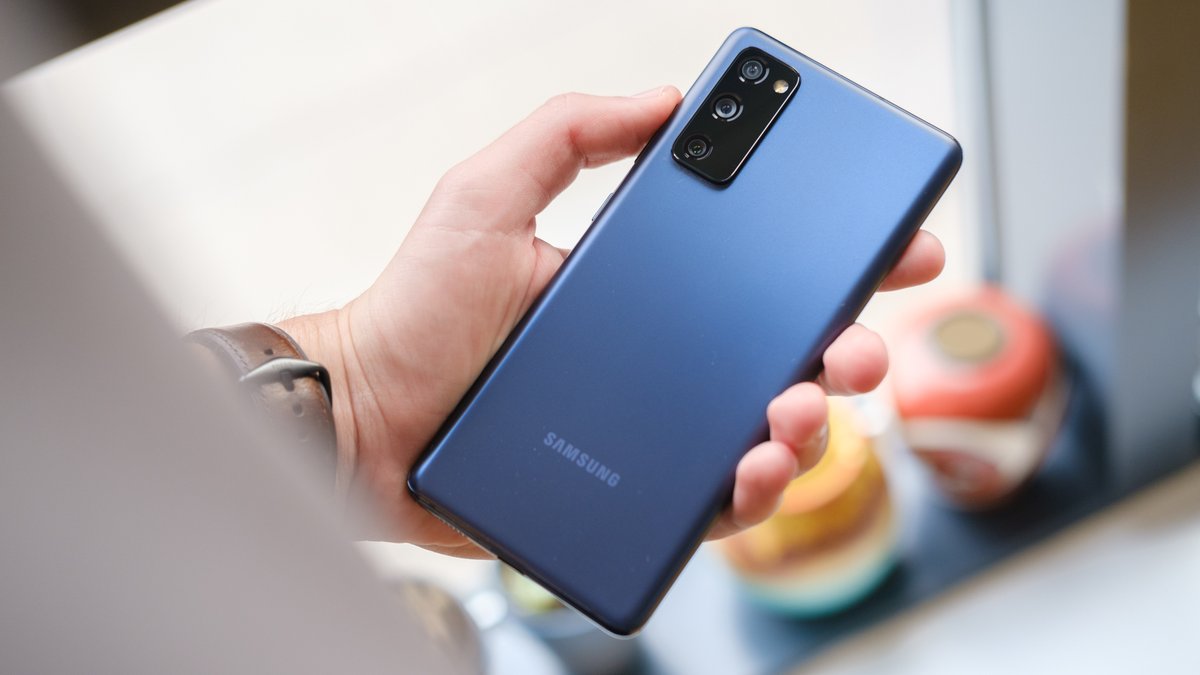 mobiledna's tweet photo. Samsung S20 FE 128GB 5G now only $1.83/mo with Bell smartpay, $0 down $0 after 2 years. https://t.co/4n4Jh0dNAU