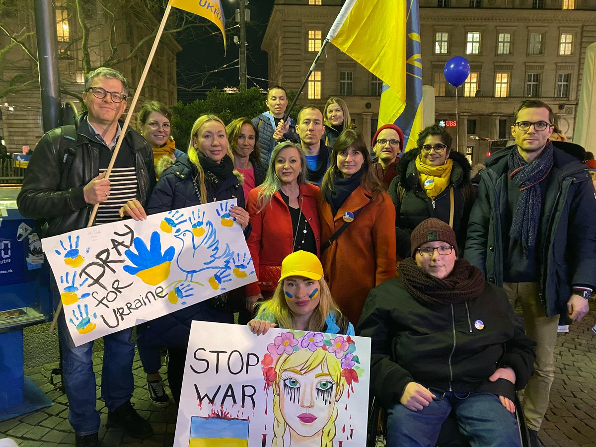 psvaud's tweet photo. Manifestation de soutien au peuple ukrainien à #Lausanne. La folie de cette guerre doit s’arrêter maintenant ! 🇺🇦✊🇺🇦 #StandWithUkraine https://t.co/y1SZ6M2Cck