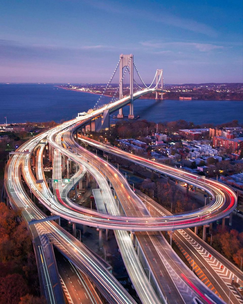 TheDronesWorld's tweet image. 🎶 These streets will make you feel brand new,
Big lights will inspire you 🎶

The one and only - the Big 🍎

🚁📸: @flightlevelfoto 

#dronephoto #Drone #dronephotography #aerialshot #dronepilot #droneoperator #dji #dronephotographer #dronepic #NewYork