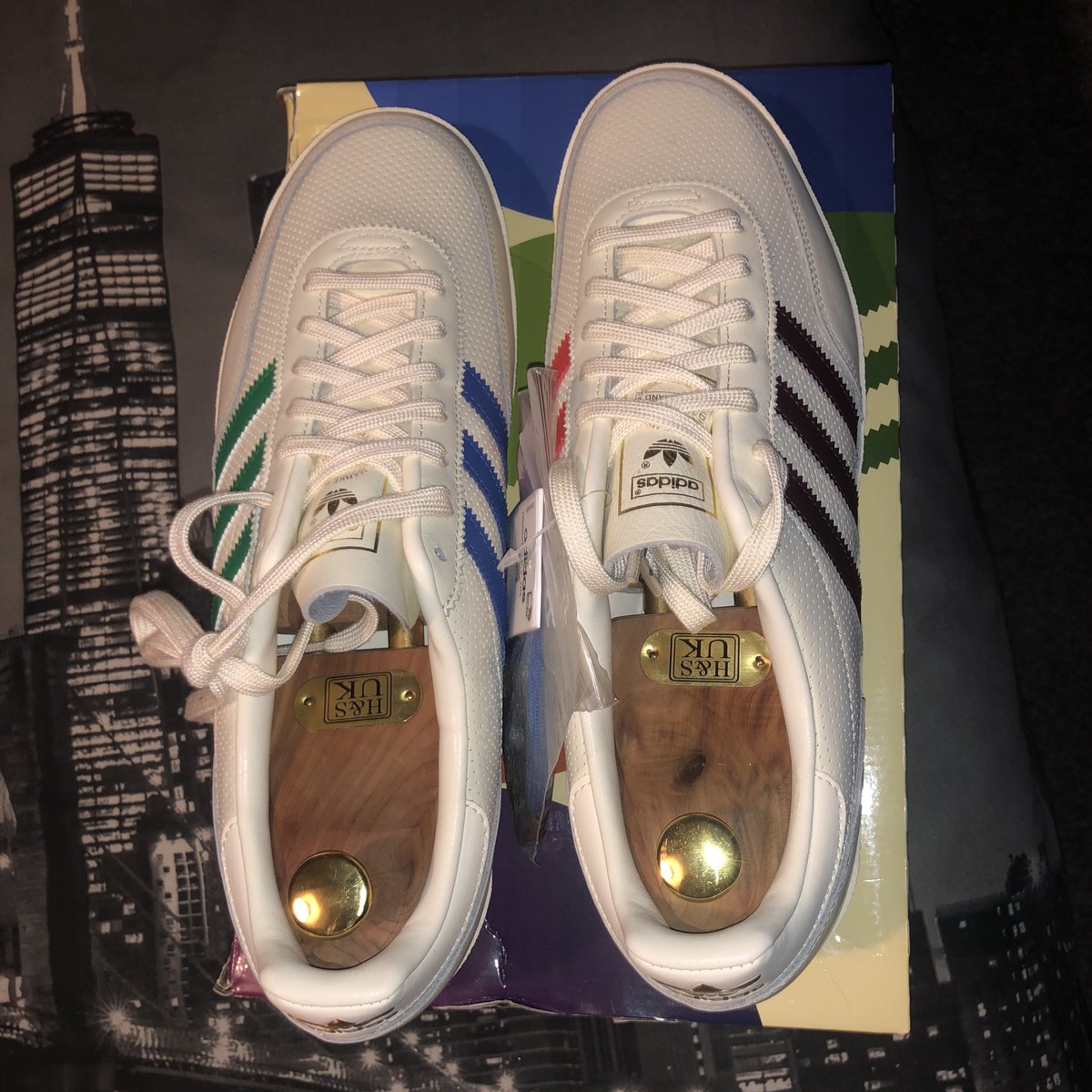 connersofficial's tweet photo. Todays Drop #adidas #PTtraining #Cream #ShareYourStripes #Adifamily https://t.co/bMt7lYiWXe