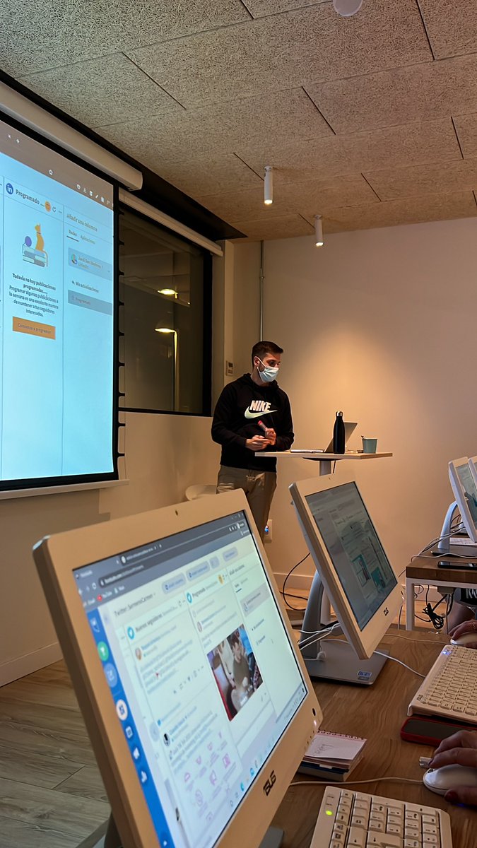 Hoy <a href="/jordisanildefon/">Jordi San Ildefonso</a> nos explica cómo gestionar a la vez diversas cuentas de redes sociales dentro de <a href="/Hootsuite_ES/">Hootsuite España</a> #aulaCM #equipo228 #madrid #Marketing