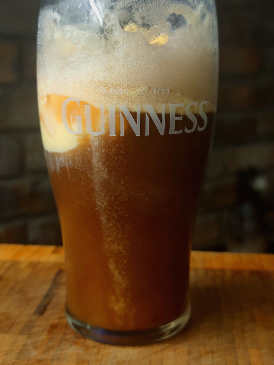 Ok so....let's sort this out once and for all!!! Perhaps it's a #WestBelfast thing, but what would you call #icecream in a glass of coke
A) A Smokey,
B) some weird name that is quite obviously wrong
??????????????????????????????
#Belfast #westisbest #Ireland