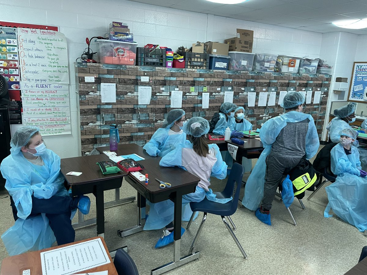 GreenwoodElemen's tweet photo. @GreenwoodElemen “physicians” are prescribing text features needed for their patients! What an exciting way to engage students in their learning! 🐊💚🐊💚 @JCPSAsstSuptAIS @AHosch_Educate @JamieraJohnson https://t.co/fmhlo2snyW