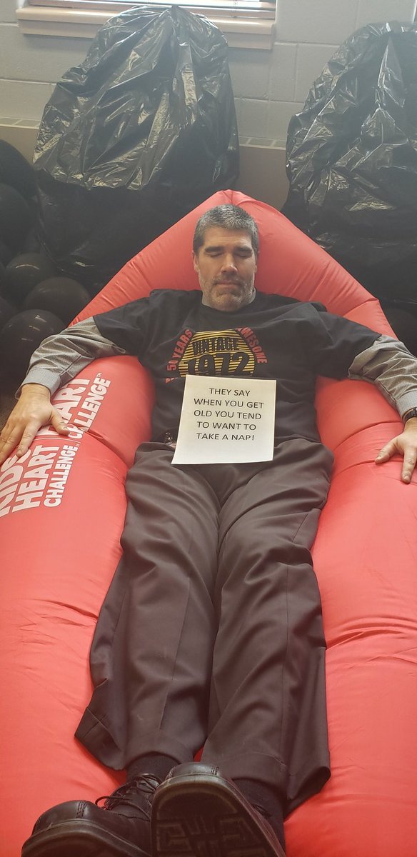 FredRoop's tweet photo. When you get old it is time for a nap after lunch. https://t.co/d2OffVTXcF