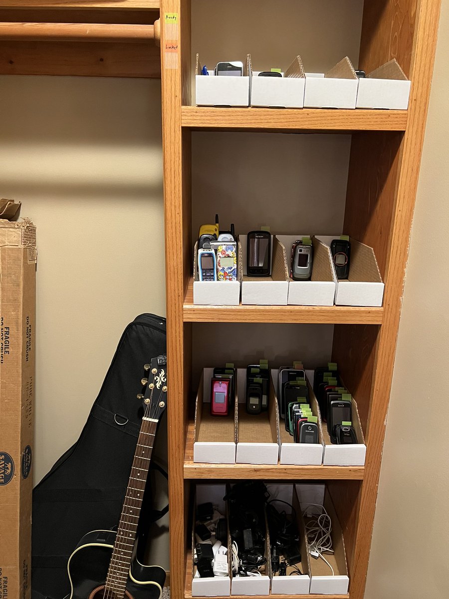 TechThrowback's tweet image. Phones that are organized for the channel VS phones that need organized 😳