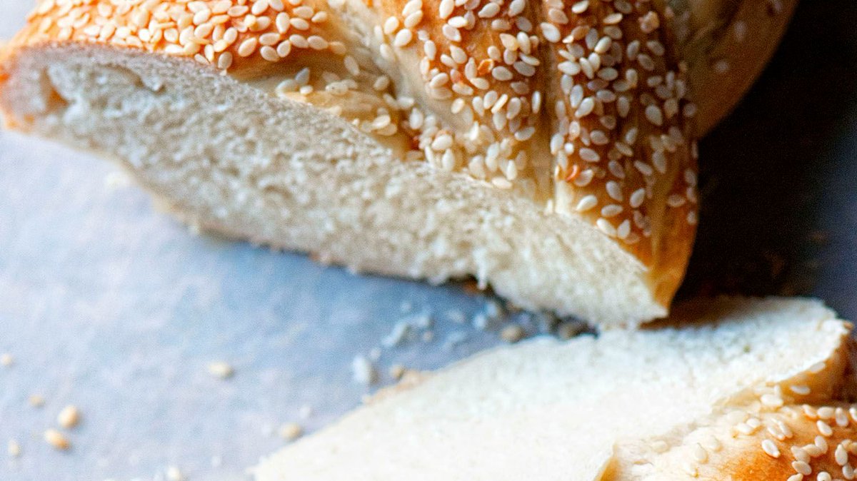 RedStarYeast's tweet image. Get RECIPE: bit.ly/3rNSnkh

Let’s work on braided with this delicious Italian Bread. Once it’s finished, we promise it will taste like it came right out of a restaurant breadbasket! Top with butter and get ready to enjoy every bite!🍞🧈 
#italianbread #italian #bread