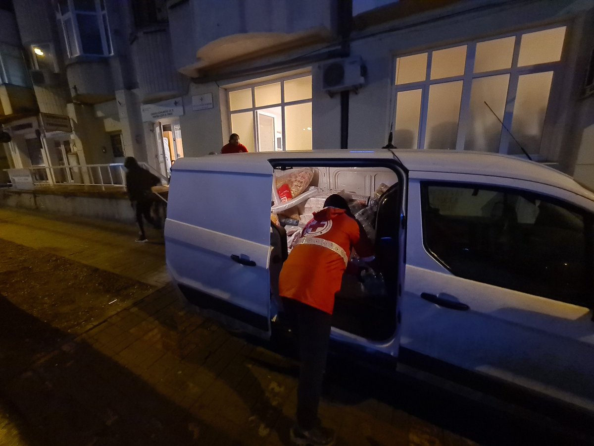 ElrondDonuts's tweet photo. And we are here! 
The nearest @RedCrossRomania office to the borders* where refugees enter Romania in high inflows.

*Borders because Red Cross Botosani have 3 points of interest where they help those in need(all in different locations but in North-East of Romania.🙏 https://t.co/LW2dPsFaDl