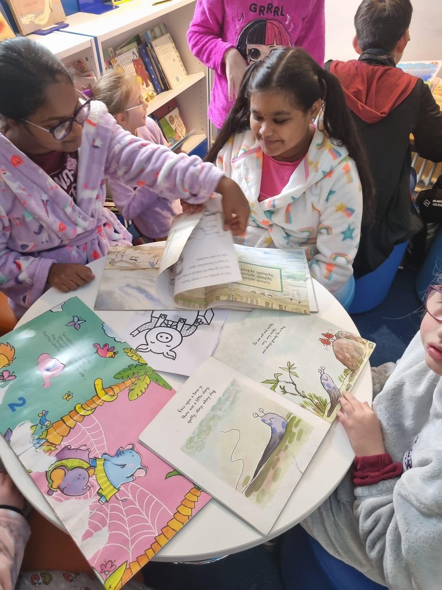 DrakePrimary's tweet image. What great costumes to celebrate #WorldBookDay ! @ReachSouth1