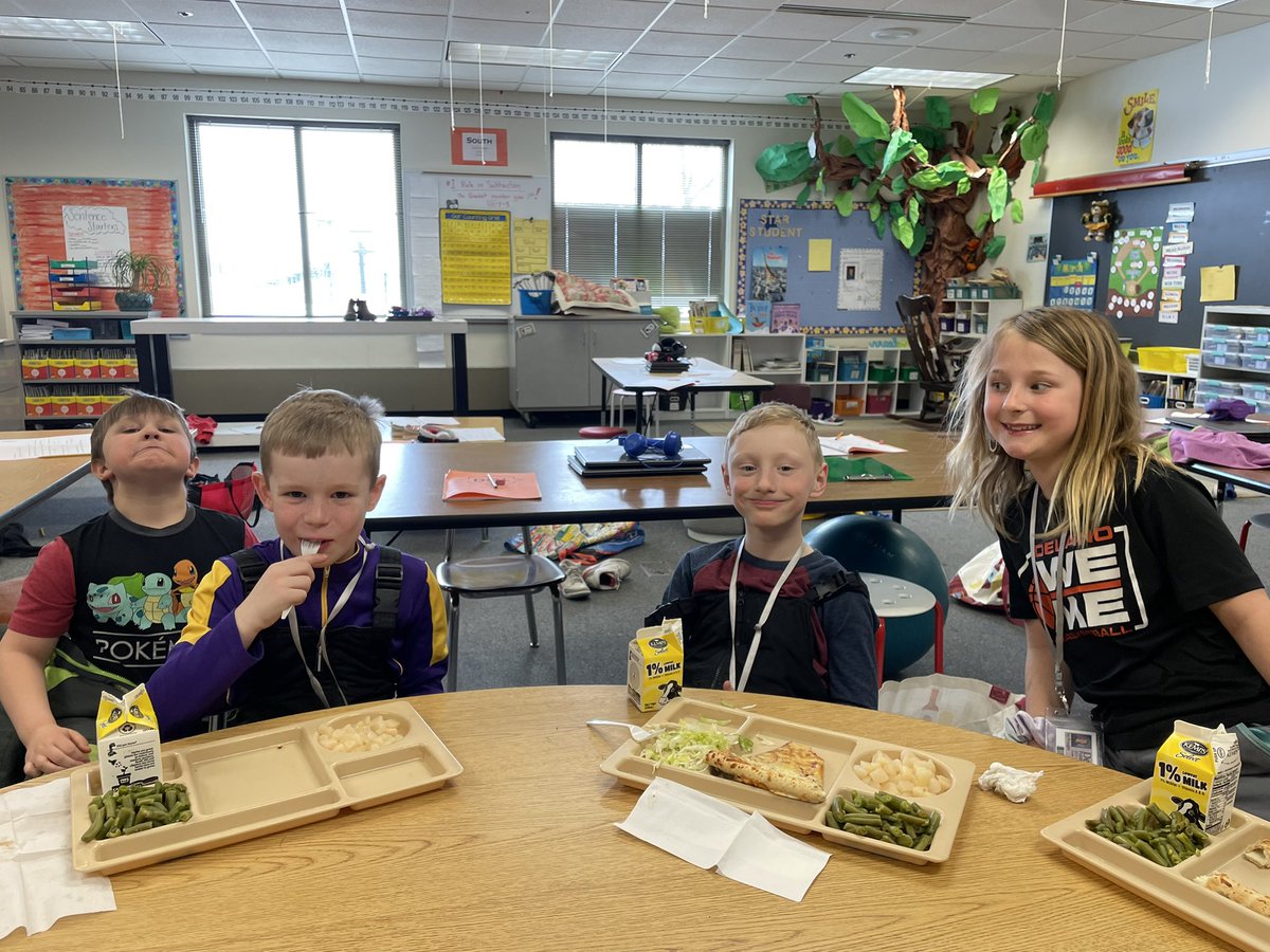 Mr_Uselding's tweet photo. Having lunch with Nic, Ben, Jackson, and Ivy to create #MrUsTop5 https://t.co/0P4Nqi2uG6
