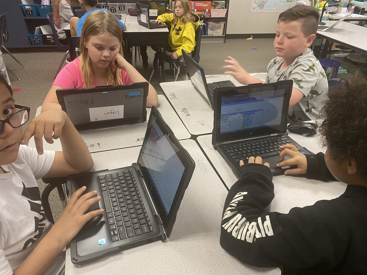 RODRIGUEZfzbug's tweet photo. Hour of coding! Today we got a mini lesson from @MelissaCLTC about coding. The kids got to learn how to code and practicing was a hit!! Computer 💻 🤖 https://t.co/3JMPW99zt0