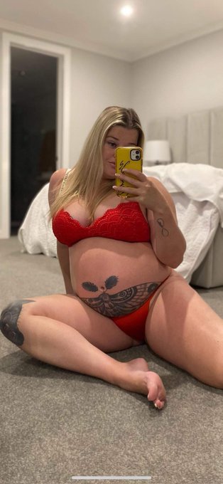She's much bigger now by the way 👀 Check her out:  https://t.co/sBd9iWR45Q https://t.co/O6v47YRfs7<a href="/tag/manyvids"class="tags"><span>#manyvids</span></a>