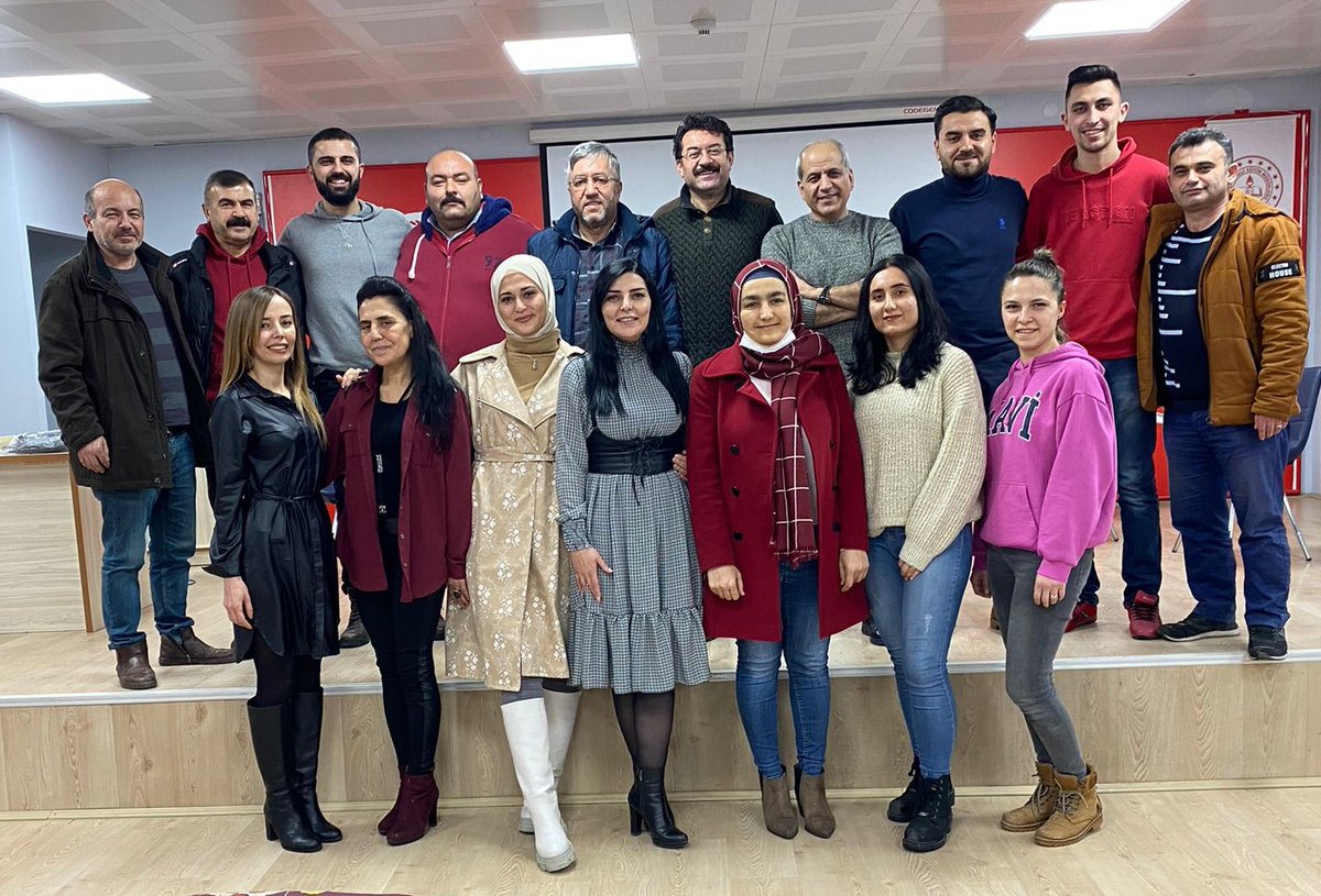 Yine Yeniden
 "HAKİKAT ÇANAKKALE" 
18 Mart 2022
 Aksaray Üniversitesi Konferans Salonu
Yazan: Batuhan BAHAROĞLU
Yönetmen: Polat OĞUZ
@hmzaydg 
<a href="/haciomerkartal/">Hacı Ömer KARTAL</a>