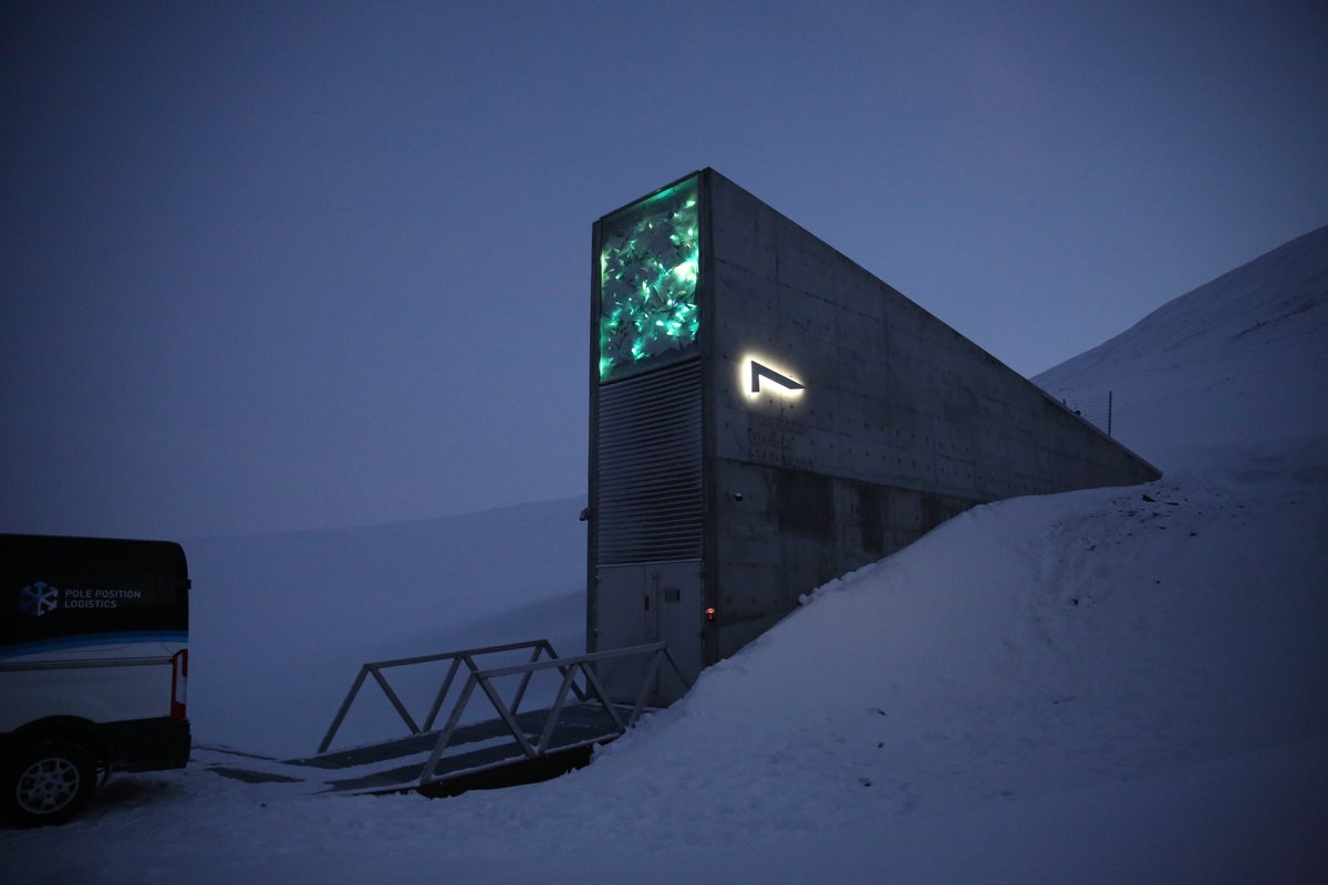 Progresohispanonews (@progresohispano) on Twitter photo El <a href="/GlobalSeedVault/">Svalbard Seed Vault</a> mayor Banco de la #Biodiversidad Agrícola Global, se alista para incorporar al Arca de Noé de Svalbard en #Noruega, más de un millar de variedades de semillas que representan el patrimonio vegetal de #España. bit.ly/3sCBrxO El <a href="/GlobalSeedVault/">Svalbard Seed Vault</a> mayor Banco de la #Biodiversidad Agrícola Global, se alista para incorporar al Arca de Noé de Svalbard en #Noruega, más de un millar de variedades de semillas que representan el patrimonio vegetal de #España. bit.ly/3sCBrxO