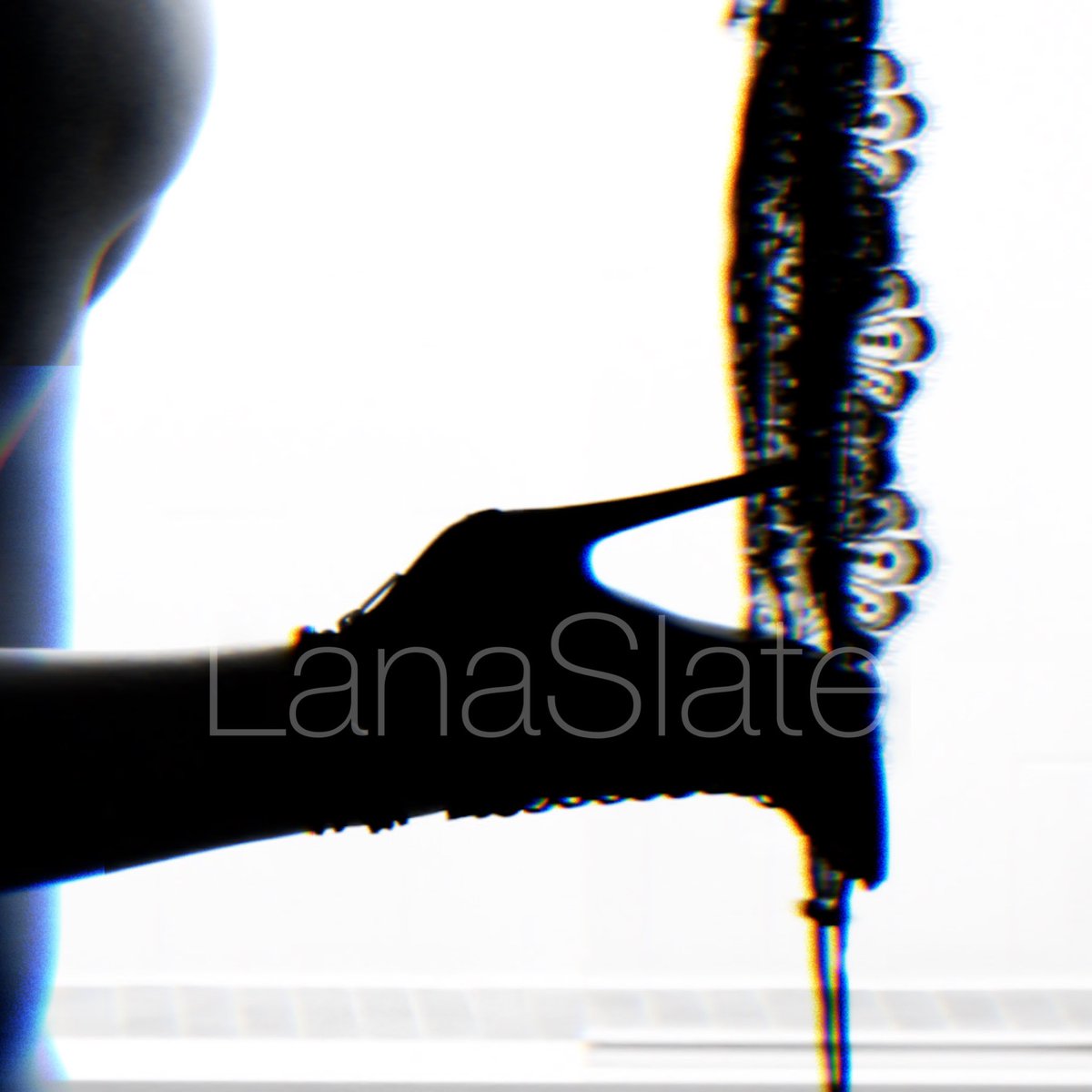 lanaslate's tweet photo. Where are the #paypigs #betacuck #footfetish #losers that want to lick my #heels https://t.co/mwCpIunnKY