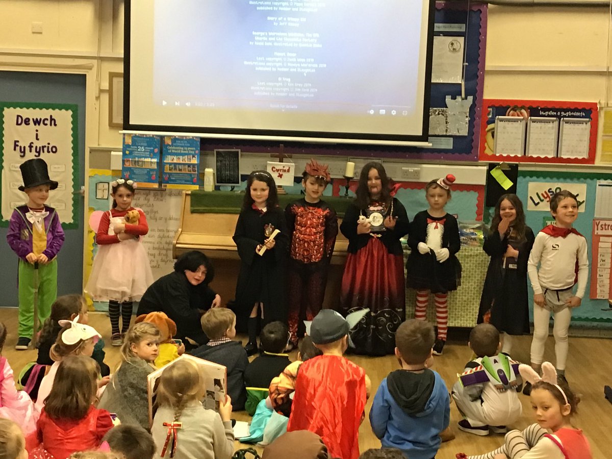 pantpastynog's tweet photo. Yr ysgol yn llawn o gymeriadau gwahanol heddiw ar gyfer ‘Diwrnod y Llyfr’. Diolch i bawb am eu hymdrech. The school was full of different characters today for ‘World Book Day’. Well done everyone! 👏👏@Diwrnodyllyfr @WBDWales @DioStAsaphEdu https://t.co/FzFD1gd6Km