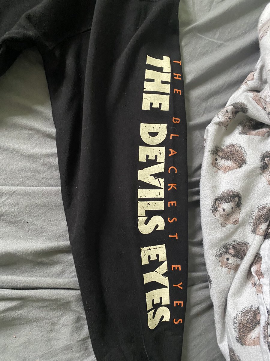 RJ_Fraser's tweet photo. Really diggin’ my new Halloween hoodie 🎃🔪 #HellOnShirts https://t.co/6Uh1WszWJ6