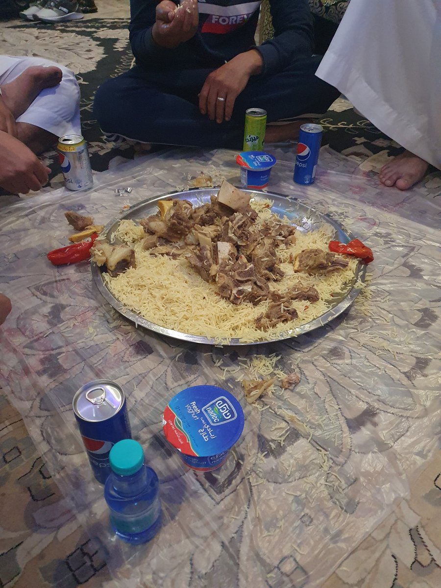 مريض قلب وهذا عشاه !!
بالله وش تقول له ؟؟