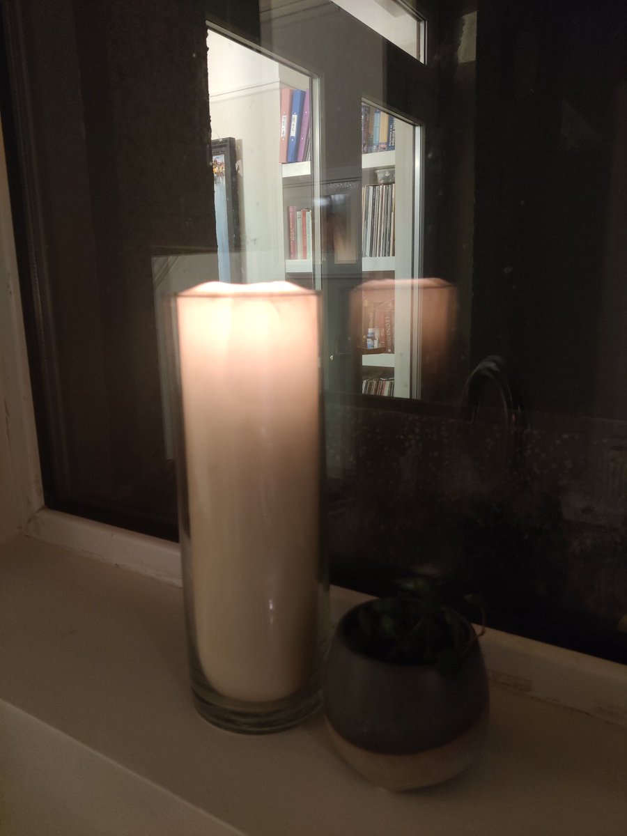 All Eddie's friends are lighting a candle now as a sign of hope. Thanks to all for the retweets especially Dutch speakers in Dublin 8 whom I've never even met. Buíochas libh. #helpusfindedward #keepherlit