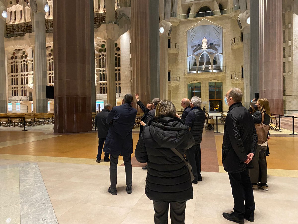 sagradafamilia's tweet photo. Avui la Junta Directiva del RACC @ClubRACC ha gaudit d'una visita a la Basílica, i hem tingut ocasió d'explicar-los el progrés de les obres. Gràcies per venir! https://t.co/WjnvcwzRQr