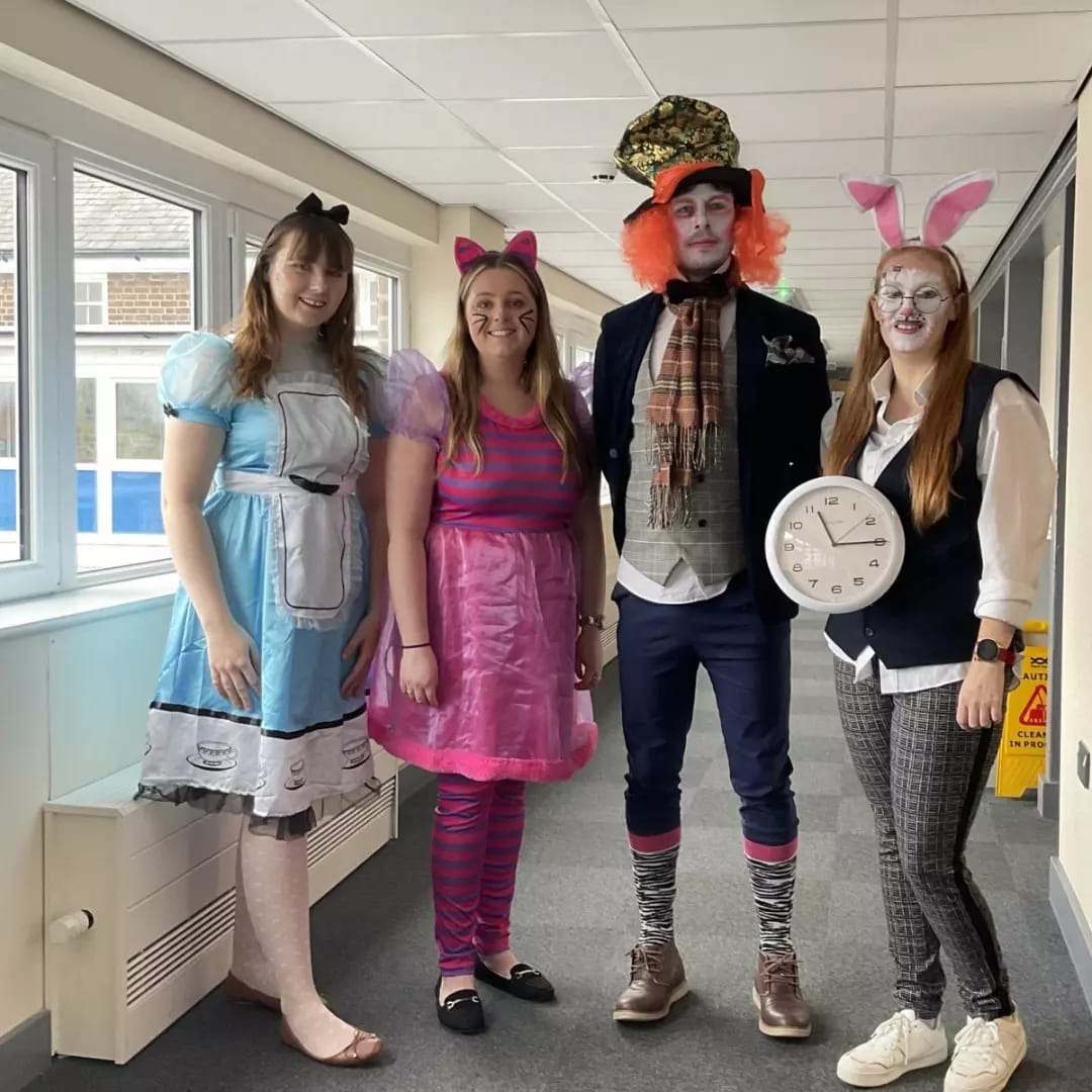 MissTill_1's tweet photo. World Book Day 2022📚📚
Loved every minute! Great team effort 👏👏 @Miss_Hughes_SHP @Mr_Bailey_SH https://t.co/AdBIT2cLsR