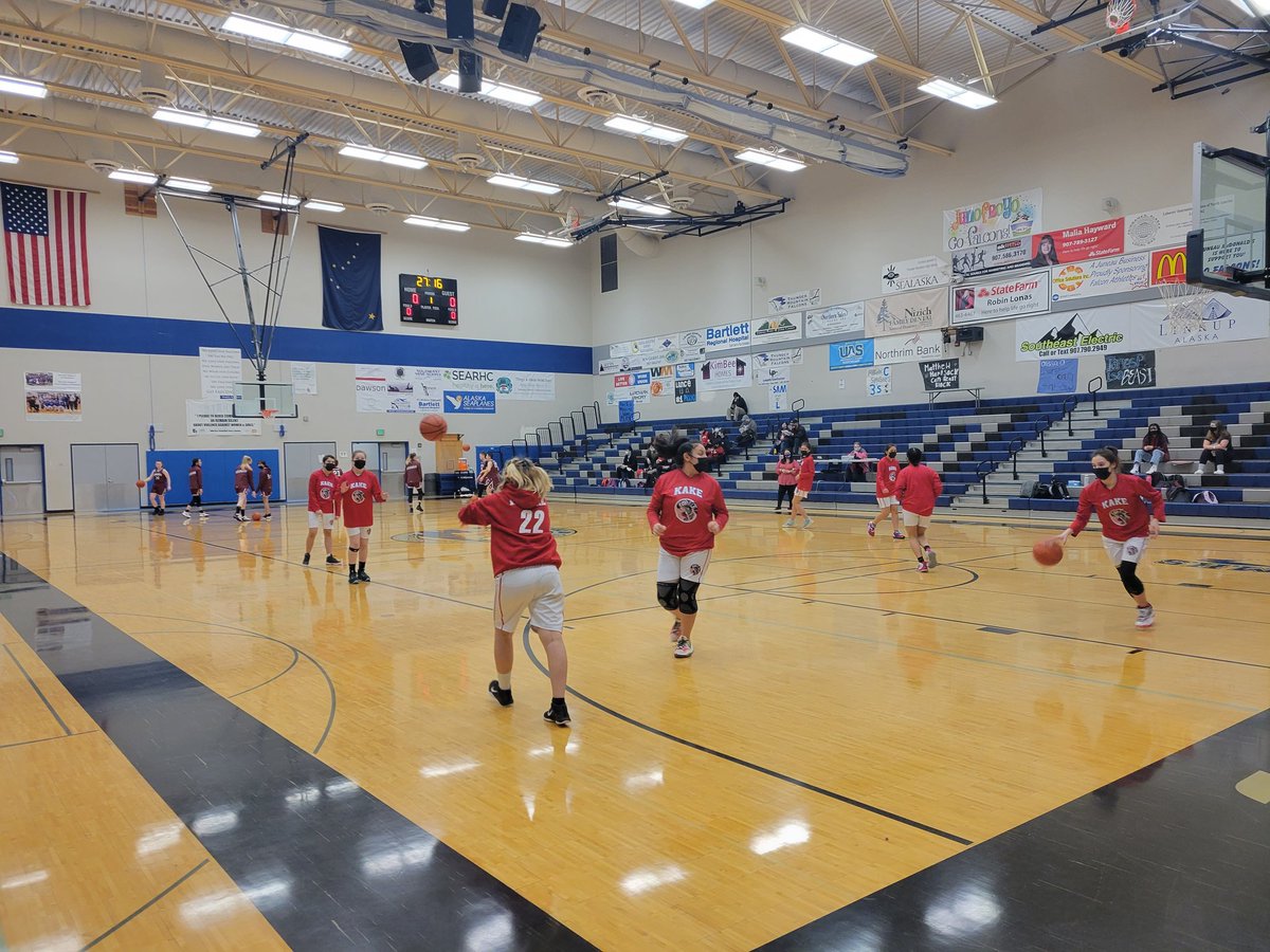 Been a minute since I've been courtside as an AT.........two years actually. Happy to be providing care to the Region V 1A athletes this week. Hoonah and Kake AK warming up for game 1 for the day. #AT4ALL #Villhoopers #smallschool #HUNA!!!