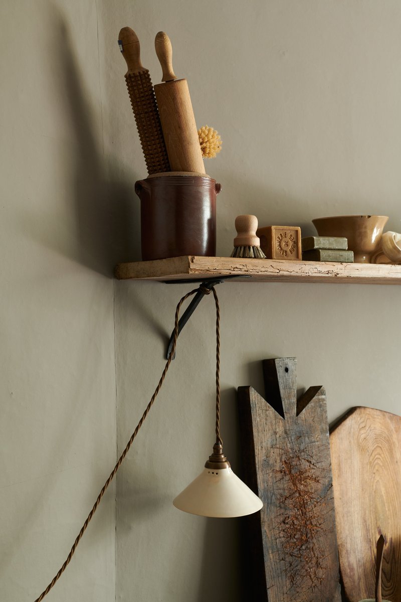 deVOLKitchens's tweet image. Our new range of iron hooks and brackets have all been hand-forged by deVOL’s in-house blacksmith at Cotes Mill, each one is just a little bit different. devol.ltd/IronBrackets #EnglishDesign