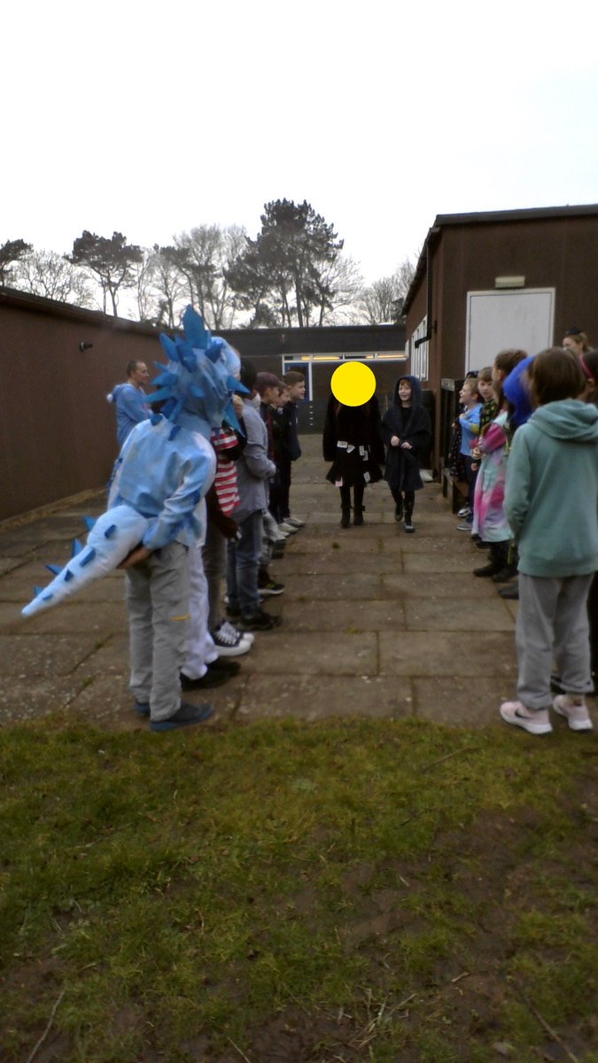gpsmissbutton's tweet photo. 5JB have enjoyed a wonderful #WorldBookDay We joined nature and shared stories, enjoyed reading for pleasure, gave book recommendations and even used oracy techniques (conscience alley) to help us understand the feelings of the character in the book #TheRedTree https://t.co/diP7HnYbxp