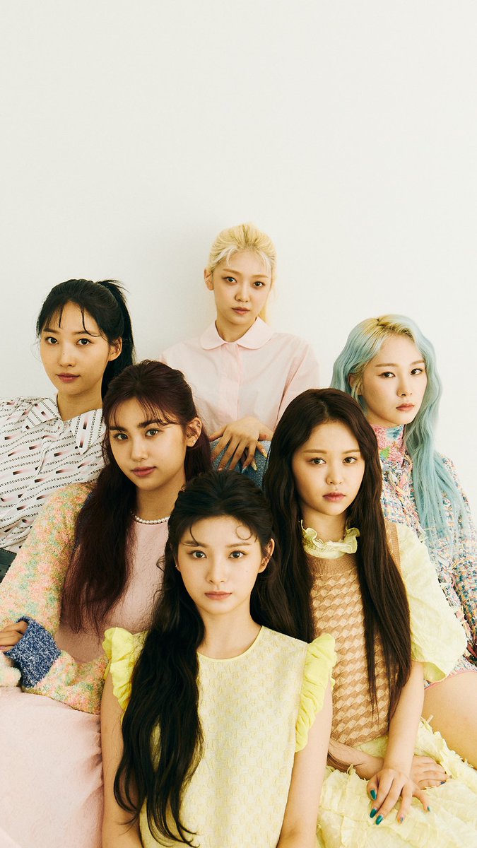 tmrwmag's tweet photo. It’s the return of EVERGLOW: the six women of @EVERGLOW_STAFF are the stars of our latest super special edition zine.

Stacked with 100+ pages of imagery and interviews with E:U, Sihyeon, Mia, Onda, Aisha and Yiren, it’s shipping tracked worldwide now ⤵️

https://t.co/dNWV2XF8ss https://t.co/8w2etTApff