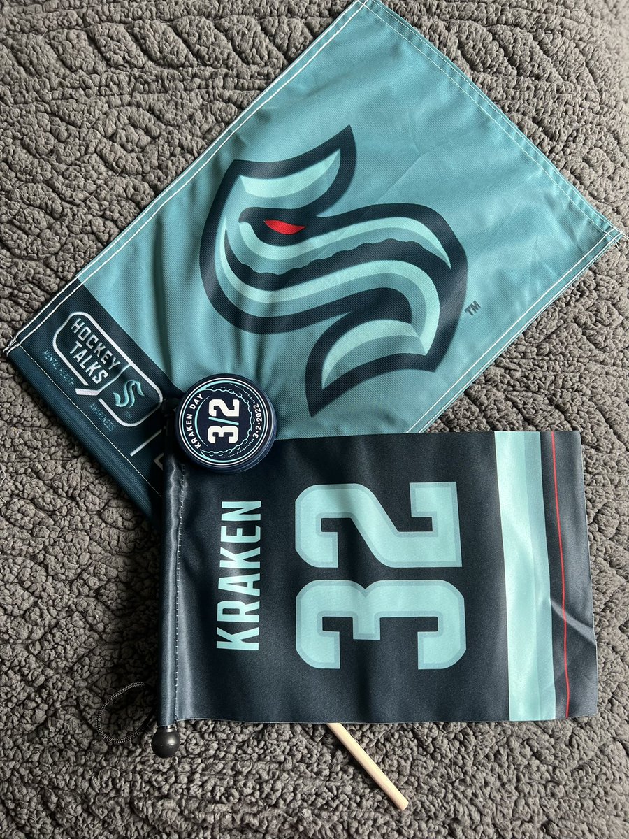 GIVEAWAY - Must Follow, Like and Retweet to be entered for this giveaway. Winner to be selected at random and has the option at meeting in person or I will ship via USPS. One winner will receive everything in the photo (minus my Blanket for the background lol)