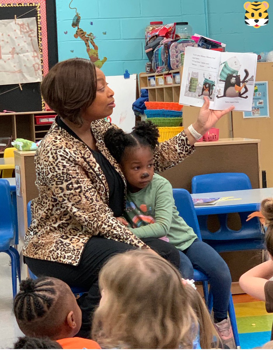 PCHS student leaders and I visited Eden Elementary to give back by providing reading time and words of encouragement to classrooms. #PantherFamily💛🖤🐾#ReadAcrossAmerica #WeArePCHS
#wild4reading