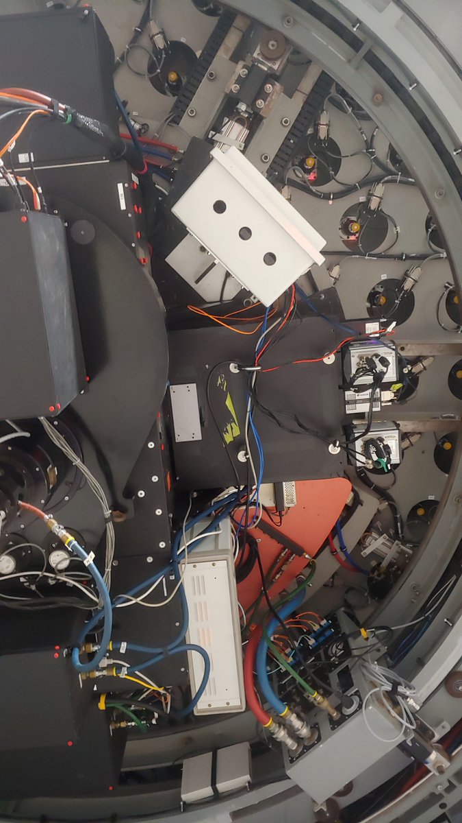 QWSSI1's tweet photo. New family pic. Optics box (center), with 2x @AndorTechnology iXon EMCCD cameras, 1 Andor sCMOS Zyla, and 1 @firstlightfr CRED2.  Electronics box (center top) with 2x Intel NUCs, power supplies, fiber-fed calibration source, and APC PDU. https://t.co/QGi69aTLUL
