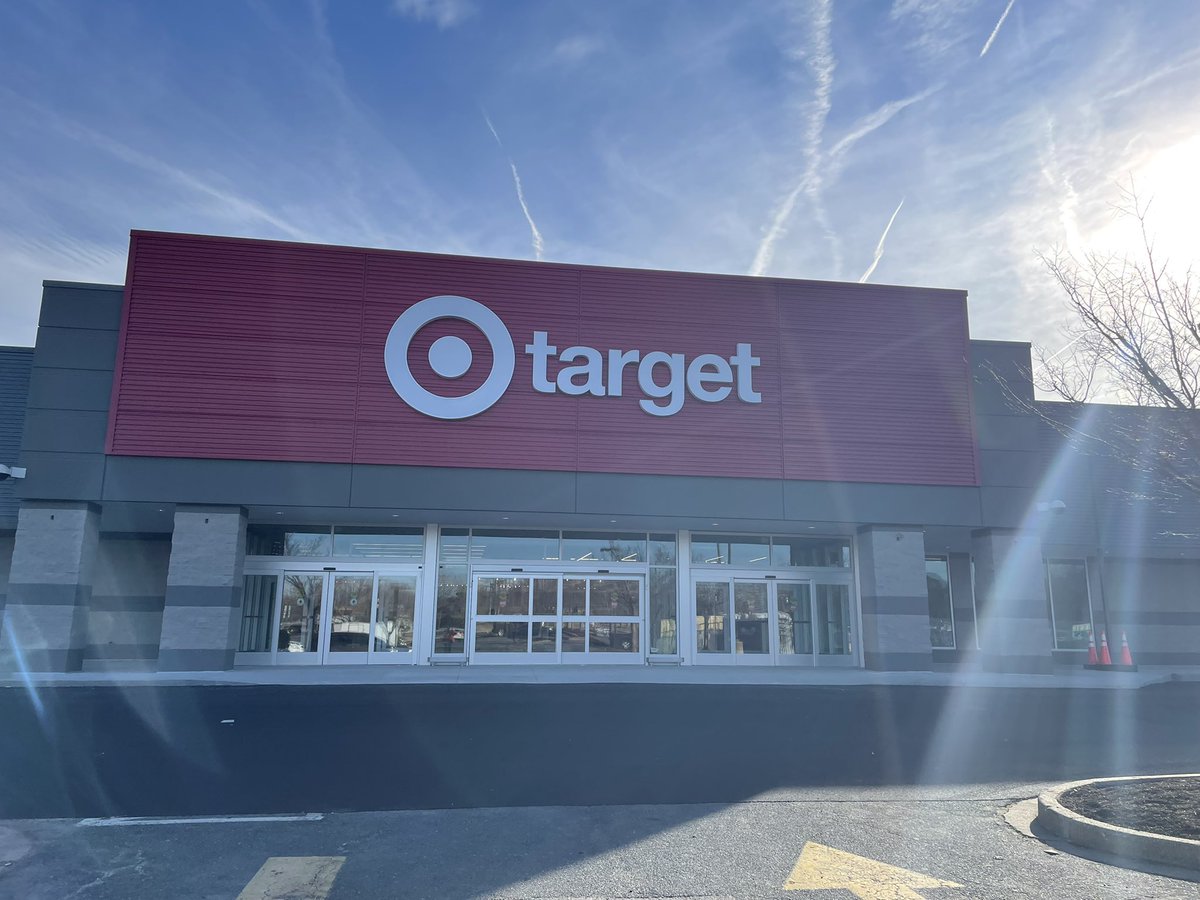 Not sure if I’ve seen a better looking Target. 1 month until Grand Opening!! #KentIsland #NewStore