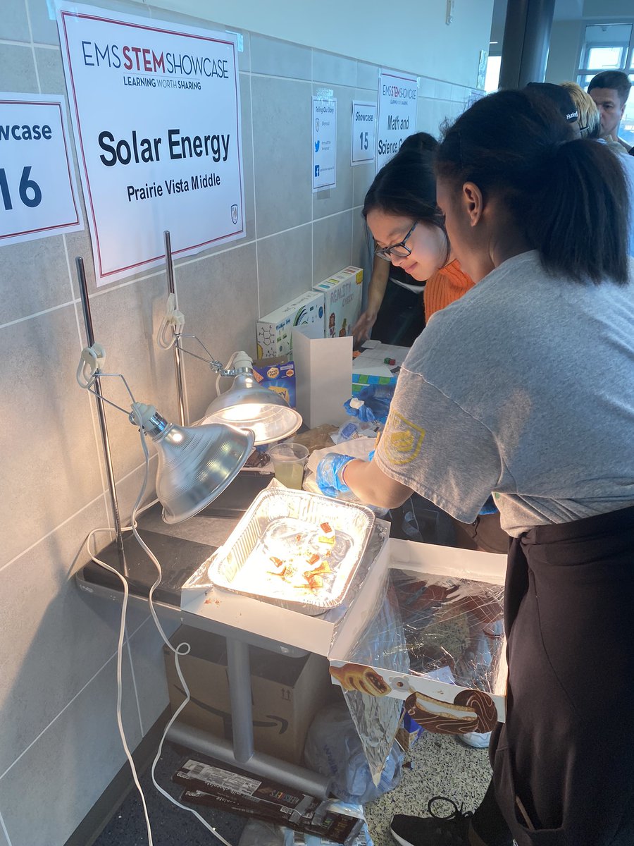 Mrs_KHill1's tweet photo. STEM Showcase 2022 #emsproud #emsSTEM https://t.co/6yN7EfWx09