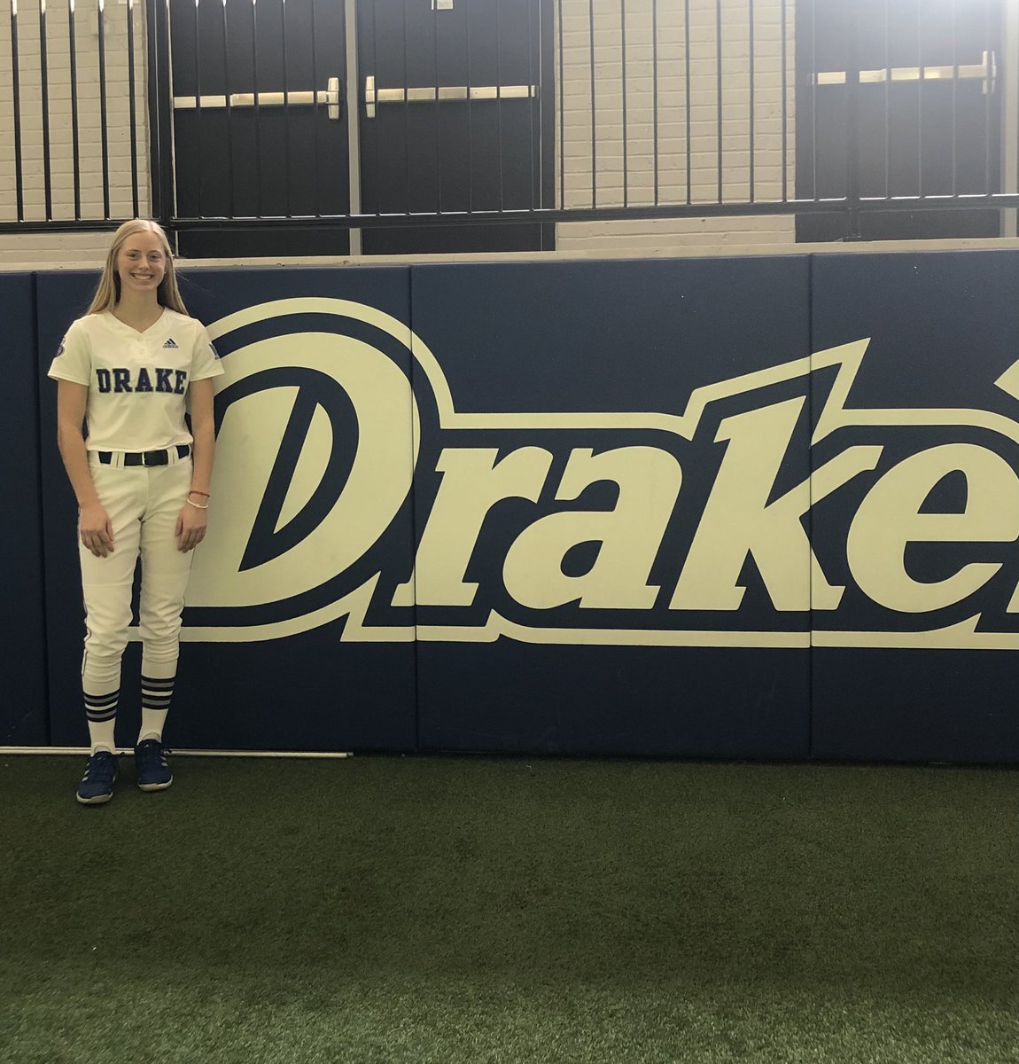 OlejniczakLydia's tweet image. I am so excited to announce my commitment to further my academic and athletic career at Drake University! I cannot thank my family, coaches, and teammates enough for all that they have done for me. I am so grateful for this opportunity. Go Bulldogs!! 🐶🤍 @DrakeSoftball