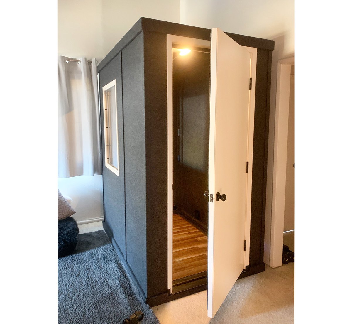 LAvocalbooths's tweet photo. Visit https://t.co/J6OYy2V1FY to design your new booth 🙌 LA Vocal Booths are the perfect addition to any bedroom studio or home recording space!
#vocalbooth #studioview #homestudios #acoustictreatment #studiotreatment https://t.co/V2HpxlrpsX