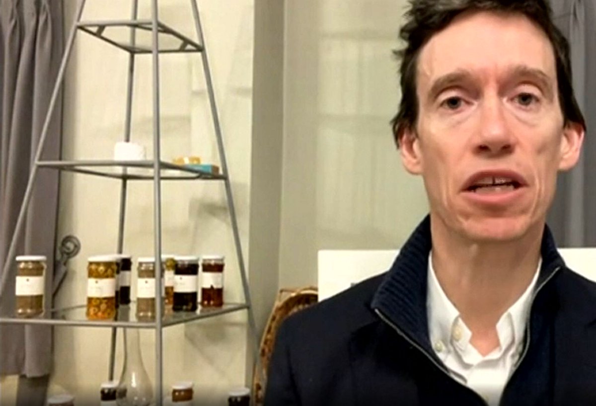 Fascinated to see that Rory Stewart decants his alphabetti spaghetti into a pickle jar. 
#HowTheOtherHalfLives #classy