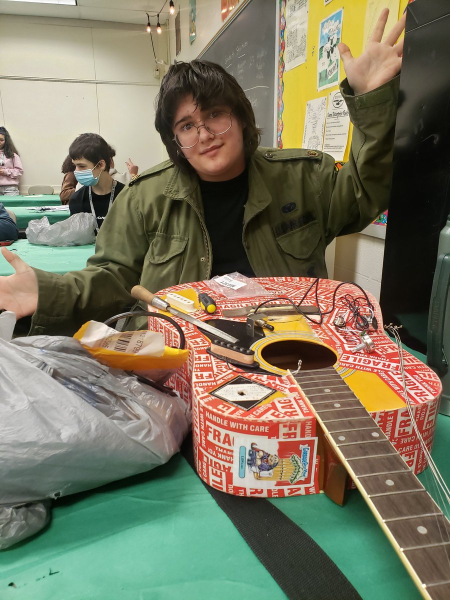 TruexCreateLab's tweet image. As Tri 2 comes to a close, great projects abound! A battlebot, a custompaintjob on a skateboard, an acoustic-to - electric guitar conversion, and a beautiful quilt highlight a few of the fantatsic learning opportunities in the #CCMS #CreativityLab ! #staycreative #studentagency