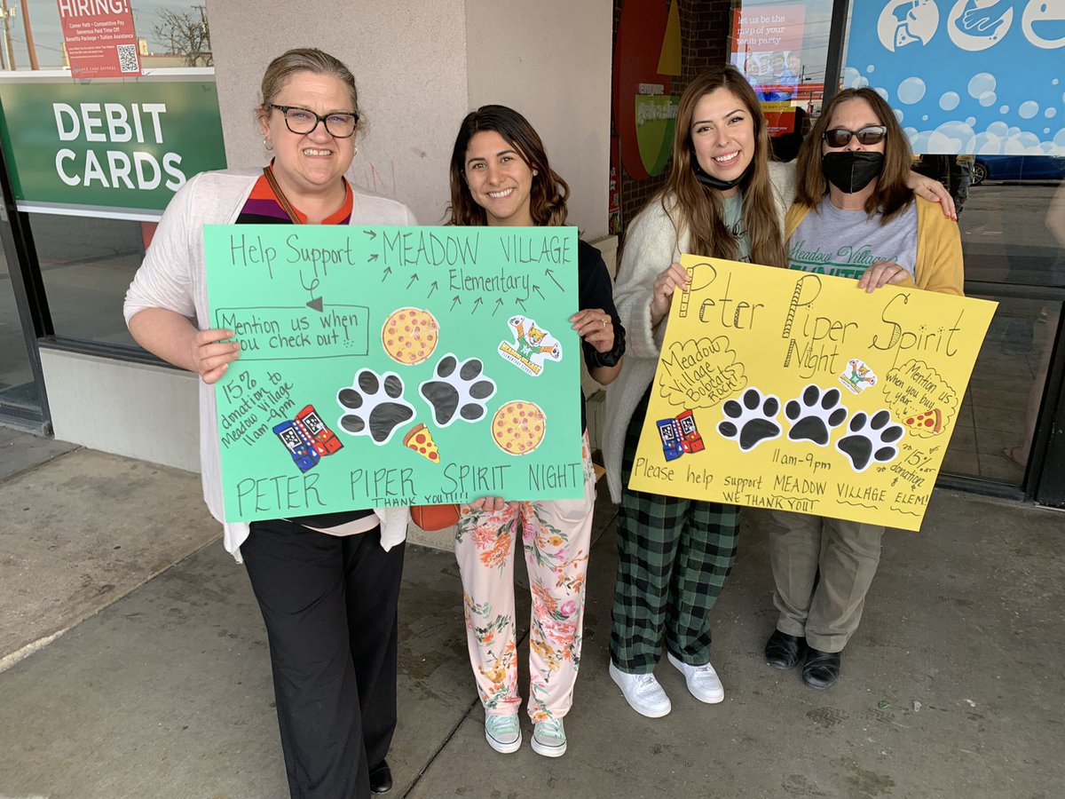 NISDMeadowVill's tweet photo. Peter Piper Spirit Night is in full effect! Thank you to all our family and friends for stopping by and supporting Meadow Village!! We love you to “pizzas” ❤️🍕💚 #vivalosbobcats #bobcatpride #greatnessgrowshere https://t.co/WM7mKsxf0p
