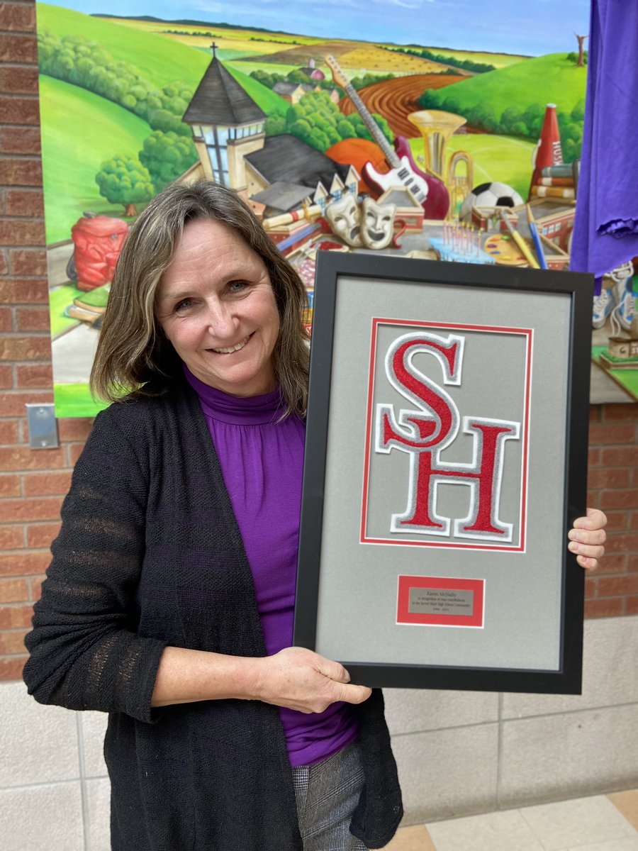SacredHeartOCSB's tweet photo. Celebrating Mrs. Karen McNally who retired from teaching in June.  @SacredHeartOCSB is grateful to still have Karen supply teaching. We wish her the very best and are happy that she continues to support @SacredHeartOCSB #OurSHHS #OCSBBeCommunity #Celebrateteachers https://t.co/jsVtcYkU1V