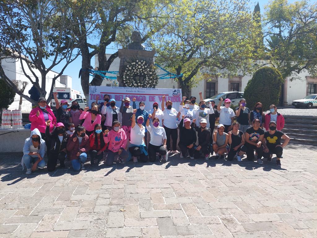 MayraLizMorales's tweet photo. Día03💜|| En el marco del Día Internacional de la Mujer, se llevó a cabo el Torneo Relámpago de Voleibol, con la participación de 4 equipos: #SororidadAculco, #CRAMRI, #Poderosas, #Acultura 22-24.
#SororasUnidasYPoderosas. 💜
Rumbo al #8M. https://t.co/I3mKMlPBaK