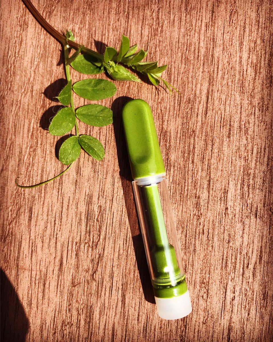 SophiaVapehappy's tweet photo. 😍original high grade full ceramic no lead no heavy metal all ceramic vape cartridge for CBD oil hemp oil❤️🔥#cbd #cbdvape #vapecarts #vapecartridge #extractsoil #hempoil #vapeatomizer https://t.co/C0di8HkeM1