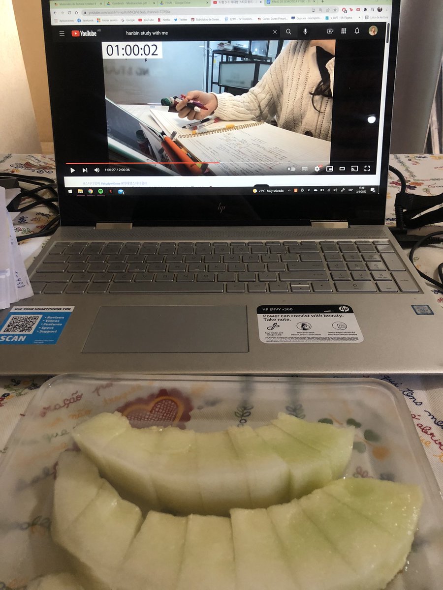 honsool_girl's tweet photo. acรก que con mi CHINGU vinimos a un study cafรฉ y nos estamos tomando una pausa para comer unos snacks saludables #studyfriend #kaesthetic #melon #healthylifestyle #ilovestudying #ilovemylife #sanity https://t.co/InIy72MGu8